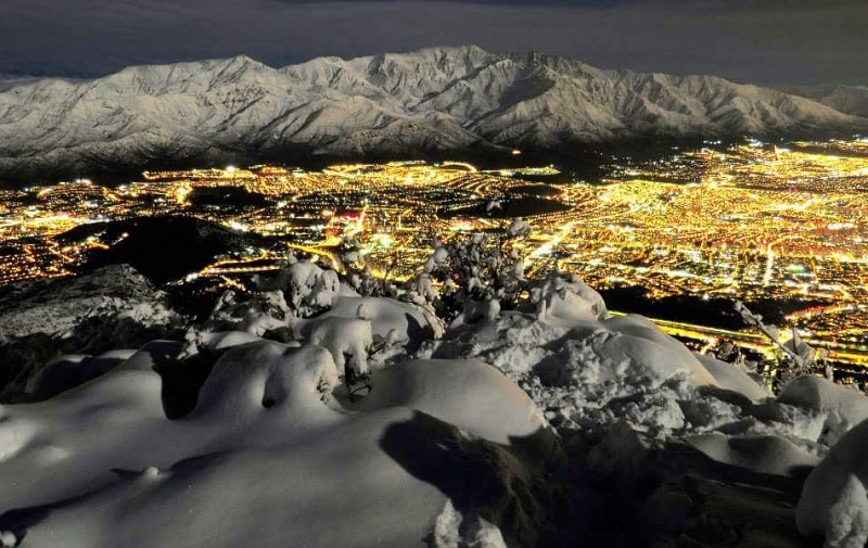 Noite com neve no Chile