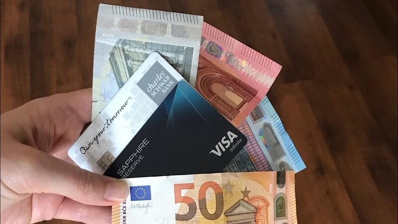 Dinheiro e cartões para viagem 