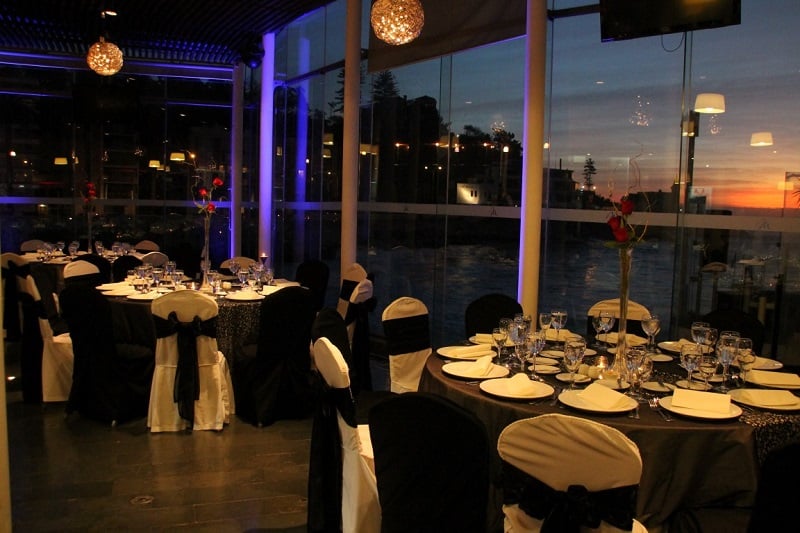 Visitar um dos restaurantes de Viña del Mar a noite