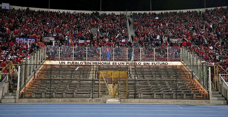 Homenagem no Estádio Nacional em Santiago do Chile