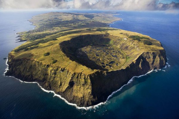 Vulcão Rano Raraku na Ilha de Páscoa