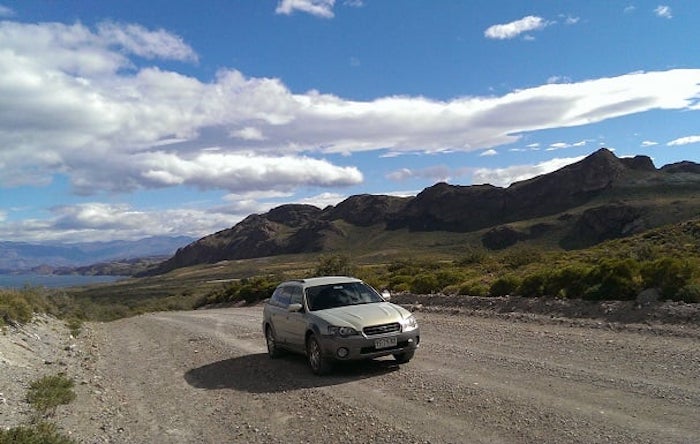 Carro em estradas do Chile