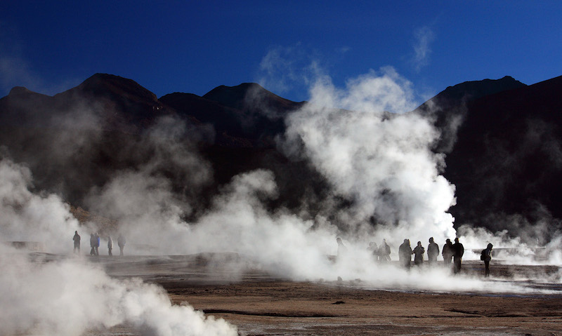 Geyser del Tatio em San Pedro de Atacama no Chile: visitantes