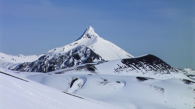 Picos nevados na estação de esqui Antillanca
