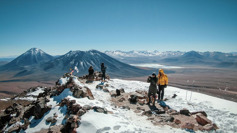 Pessoas no Vulcão Cerro Toco em San Pedro de Atacama